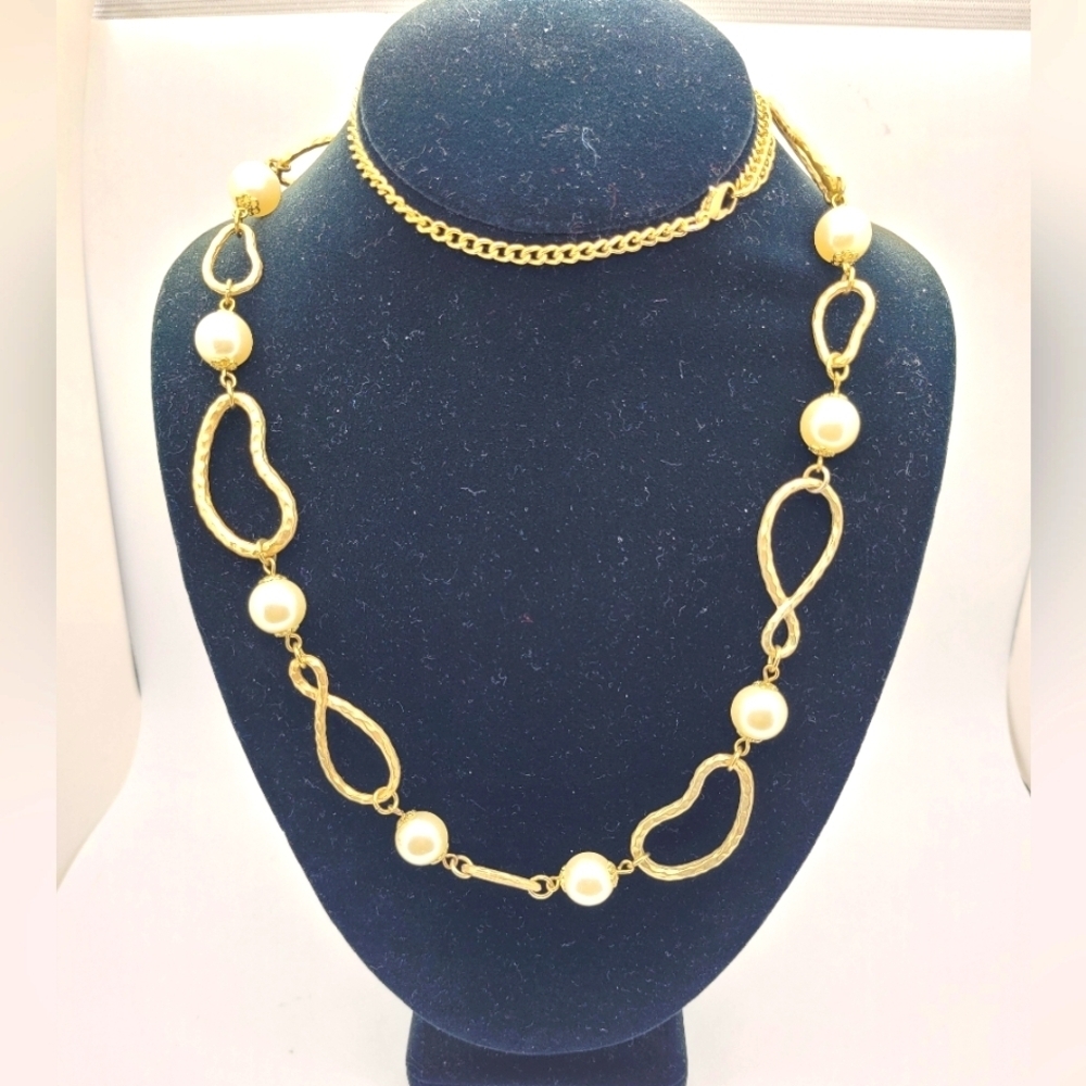 17" faux pearl necklace on yellow gold tone necklace